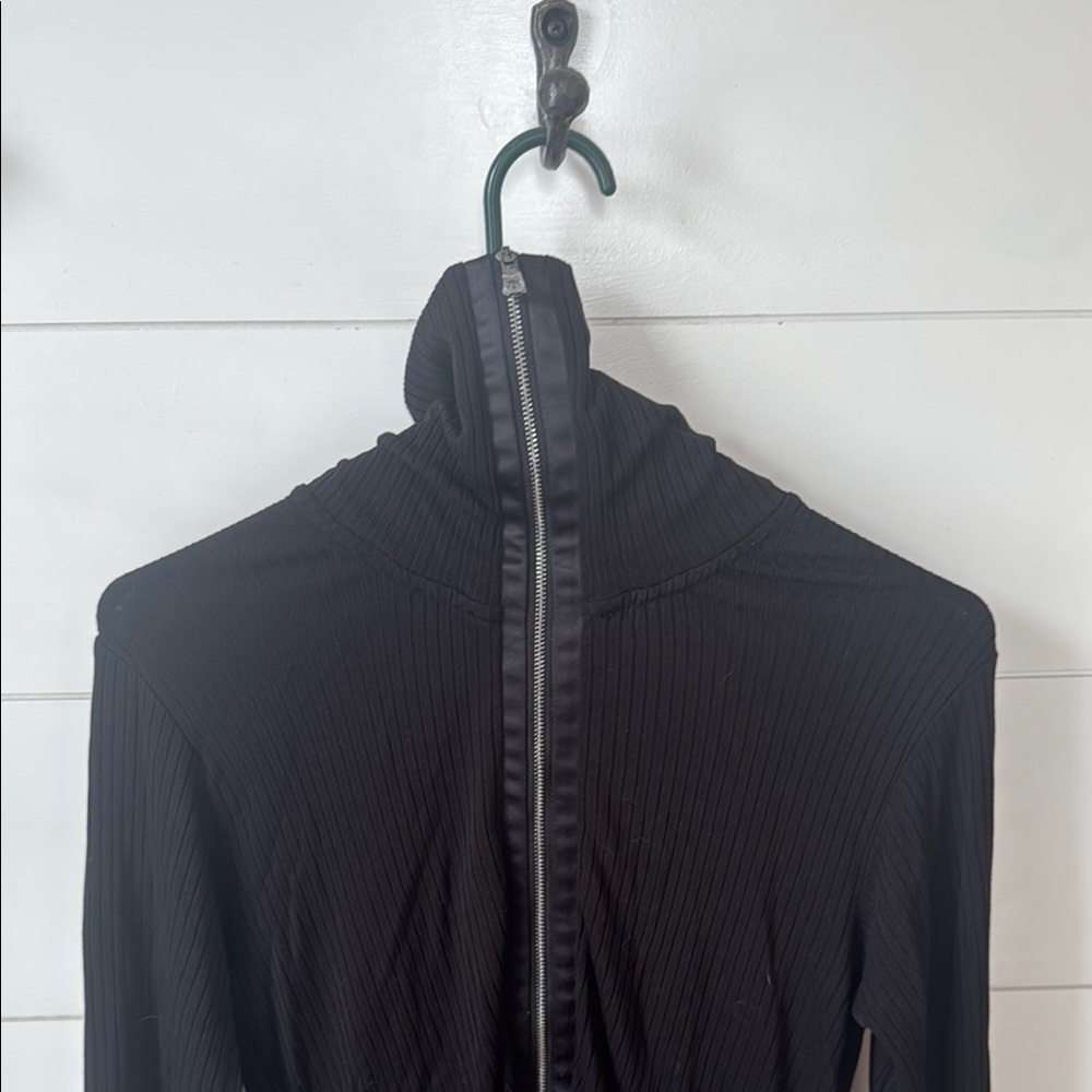 Varley Black Ribbed Top - Picture 4 of 5